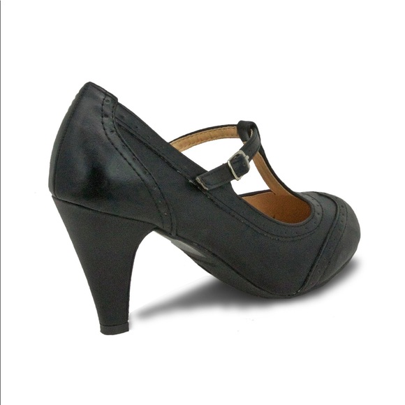⭐️ Women's Two Tone T-Strap Pump BLACK - Picture 2 of 3